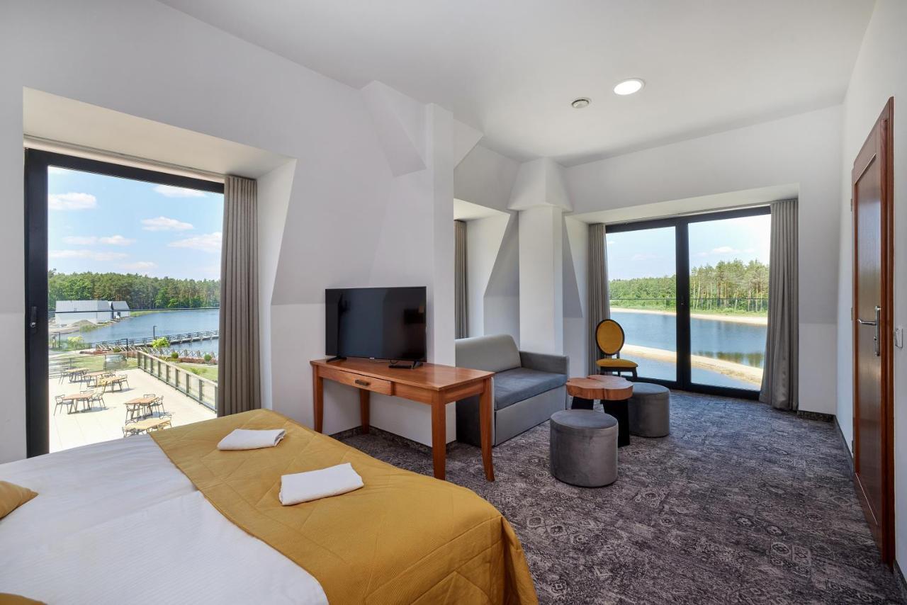 Hotel Debowy Dwor Ruda Rozaniecka Esterno foto