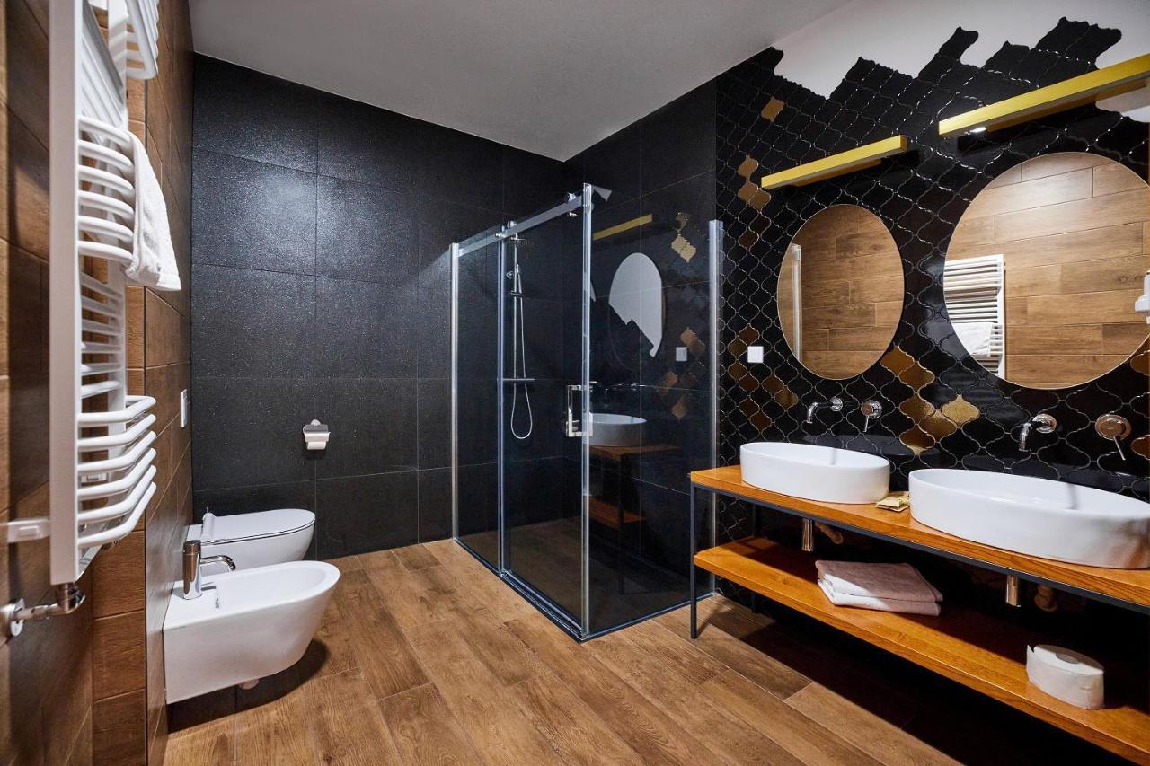 Hotel Debowy Dwor Ruda Rozaniecka Esterno foto